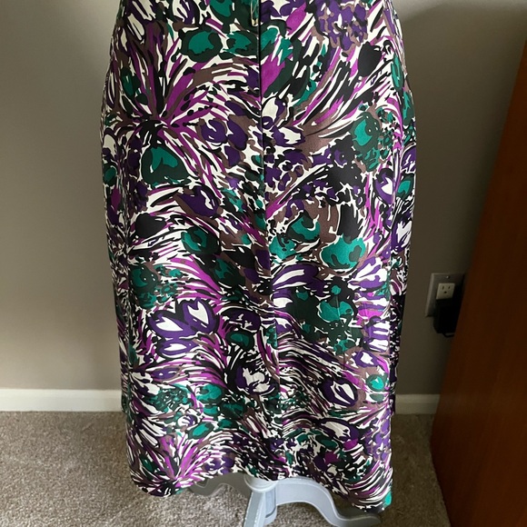 Beautiful Elie Tahari silk skirt, size 4 - Picture 5 of 7